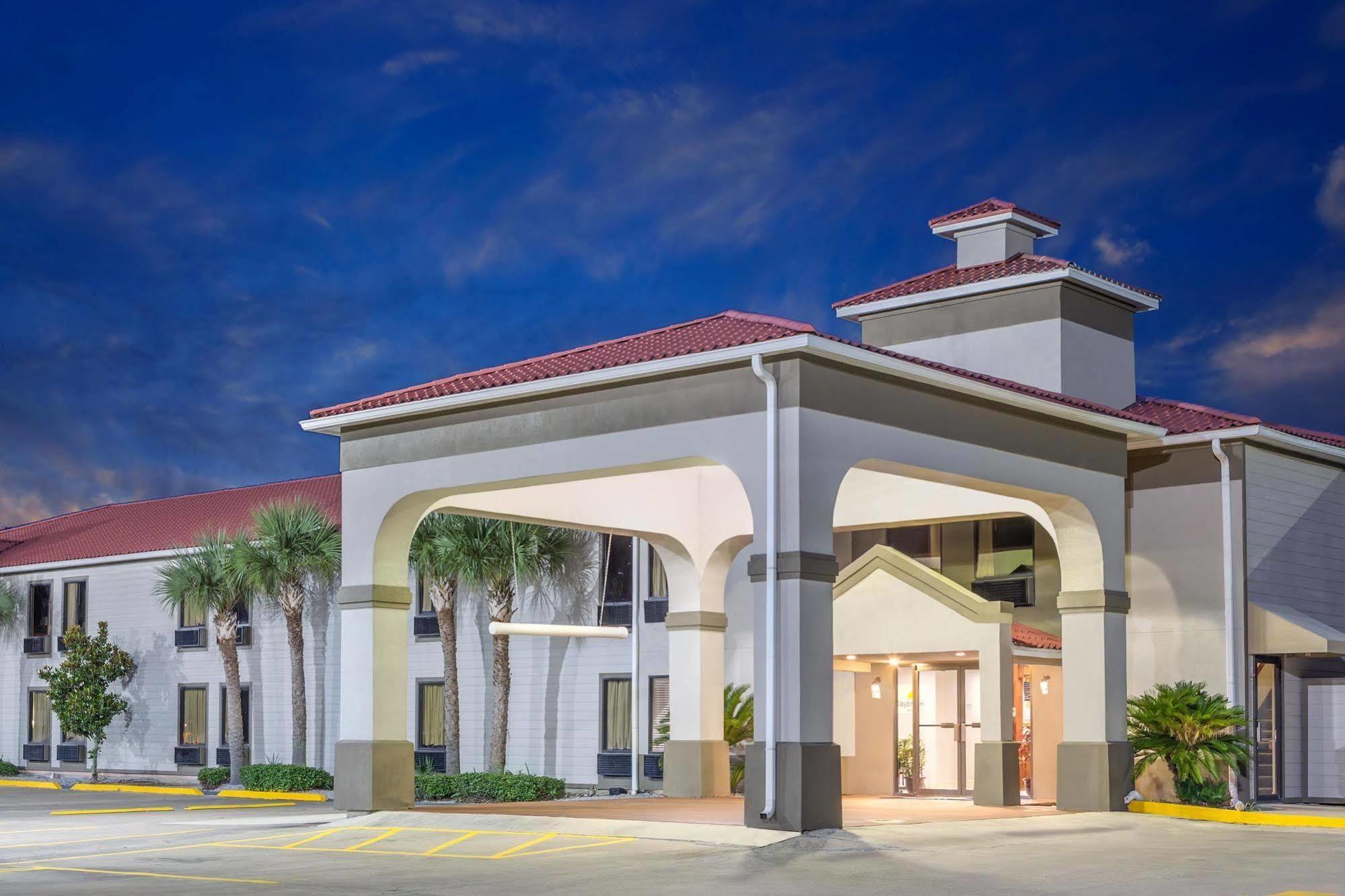 Days Inn By Wyndham Galliano La Exterior photo